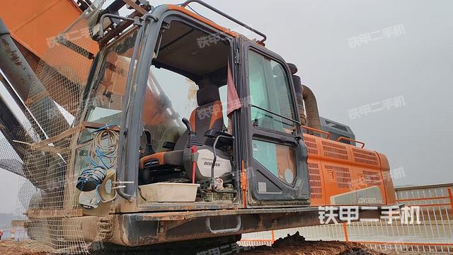 斗山DX520LC-9C挖掘機(jī)