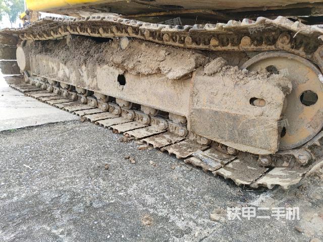 右側(cè)履帶整體(行走機(jī)構(gòu)) 右側(cè)履帶整體(行走機(jī)構(gòu))