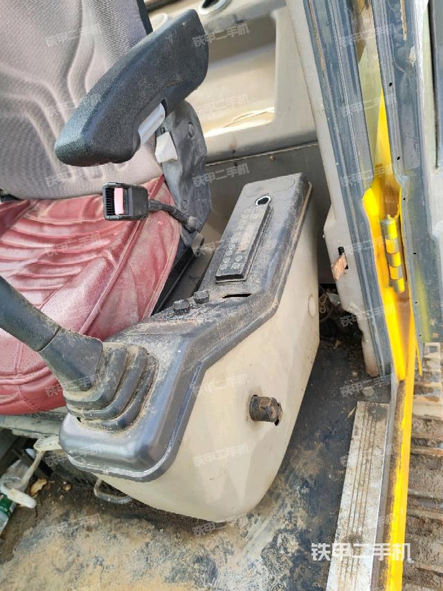 座椅左側(cè)控制臺(tái)/音響/含左手柄(駕駛室部分) 座椅左側(cè)控制臺(tái)/音響/含左手柄(駕駛室部分)