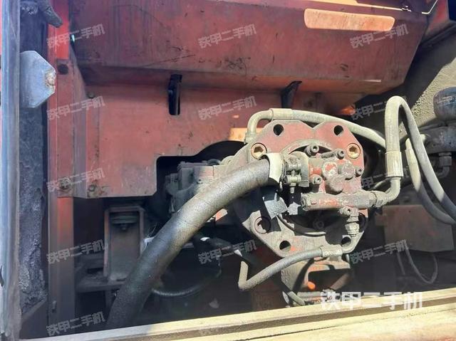 液壓泵艙室正面整體(整機(jī)外觀) 液壓泵艙室正面整體(整機(jī)外觀)