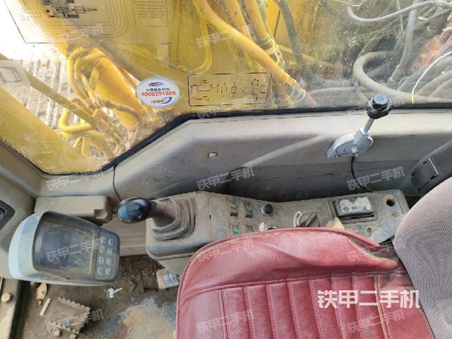 座椅右側(cè)控制臺(tái)/鑰匙門(mén)/油門(mén)/含右手柄(駕駛室部分) 座椅右側(cè)控制臺(tái)/鑰匙門(mén)/油門(mén)/含右手柄(駕駛室部分)