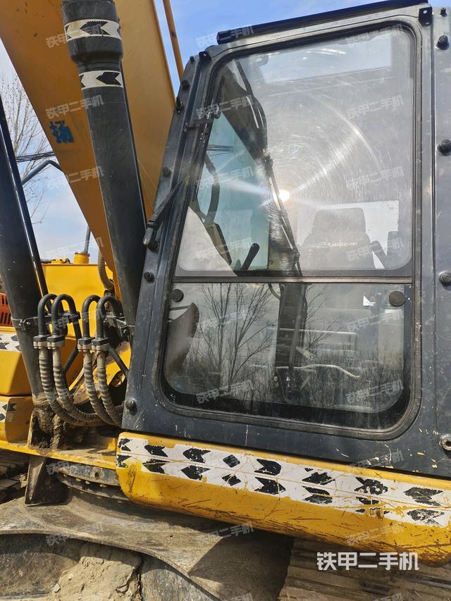 駕駛室左前45度（駕駛室部分）