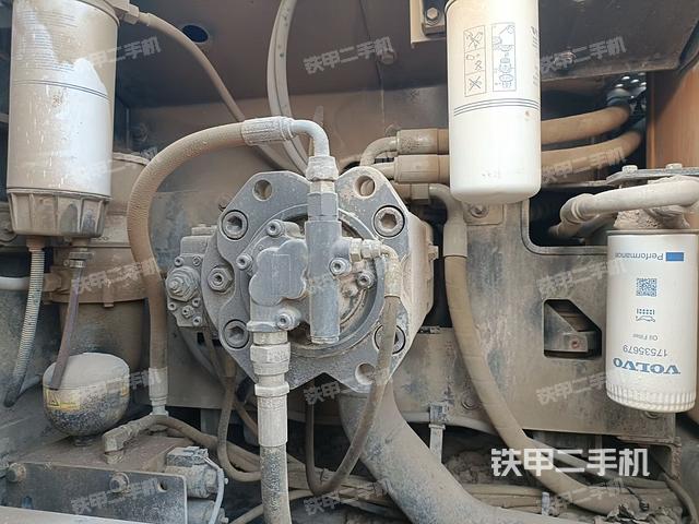 液壓泵斜45?右(大件艙室) 液壓泵斜45?右(大件艙室)