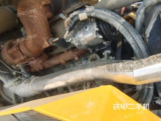 分動(dòng)箱或變速箱（壓路機(jī)發(fā)動(dòng)機(jī)艙）