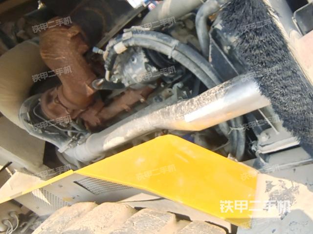 散熱器全景（壓路機(jī)發(fā)動(dòng)機(jī)艙）