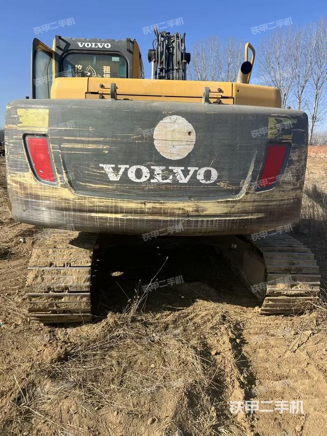 駕駛室頂部(整機外觀) 駕駛室頂部(整機外觀)