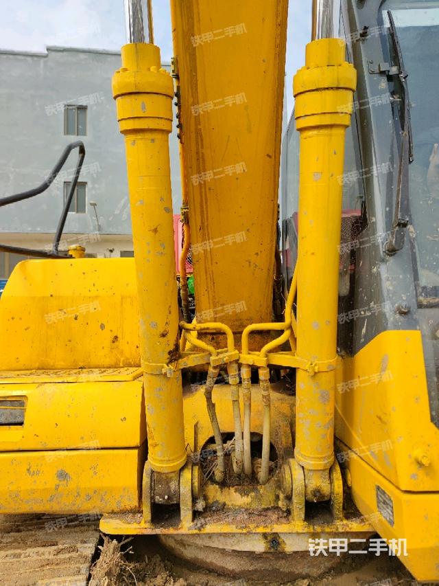 大臂油缸整體?豎拍(工作和回轉(zhuǎn)裝置) 大臂油缸整體?豎拍(工作和回轉(zhuǎn)裝置)