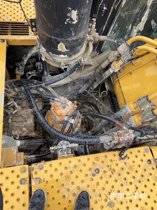 中央回轉(zhuǎn)接頭特寫（上車部件）