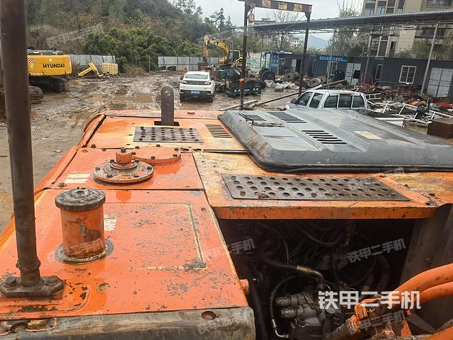 驾驶室顶部（整机外观）