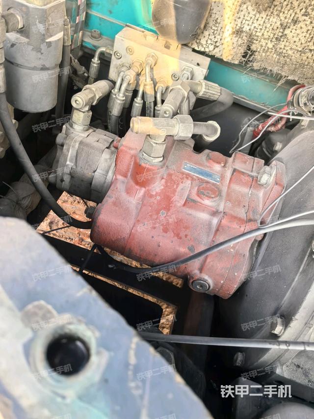 液壓泵艙室正面整體(整機外觀) 液壓泵艙室正面整體(整機外觀)
