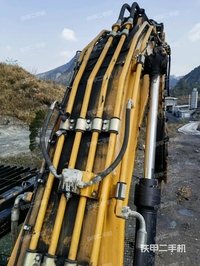 大臂背部俯視（工作和回轉(zhuǎn)裝置）