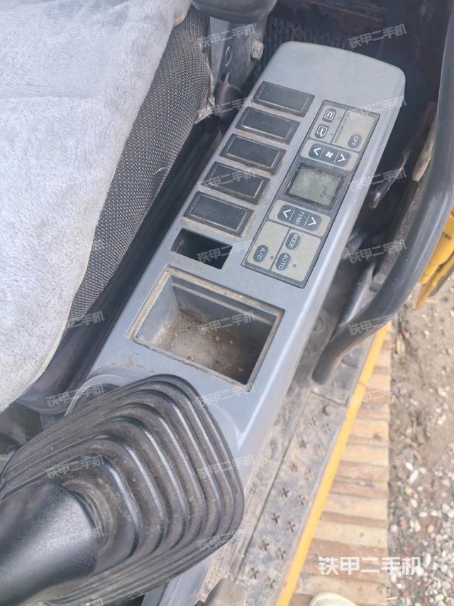 座椅左側(cè)控制臺(tái)/音響/含左手柄（駕駛室部分）