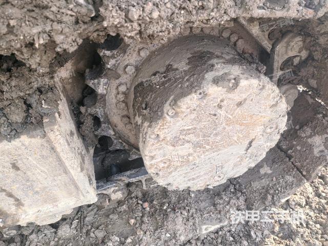 左驅(qū)動輪（行走機(jī)構(gòu)）