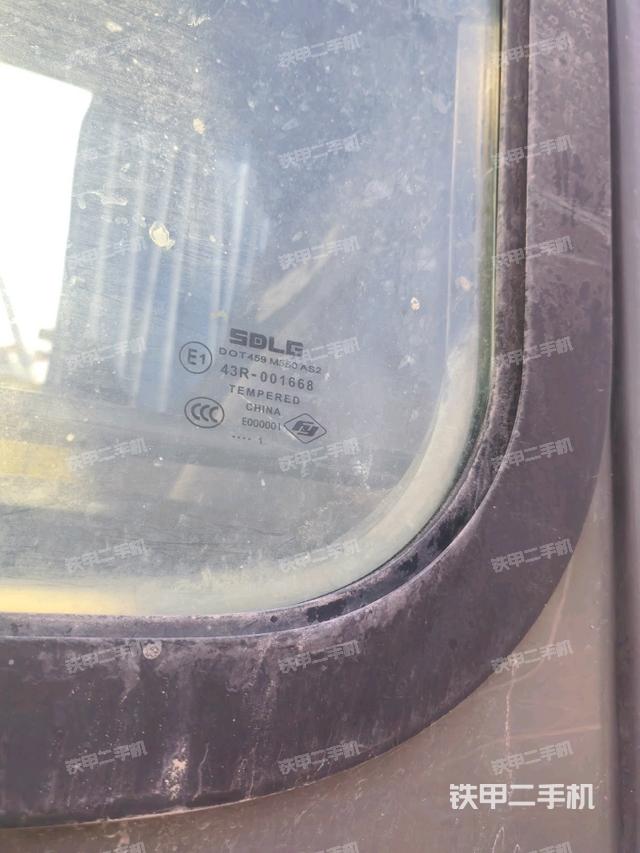 左后方玻璃角標(biāo)（駕駛室部分）