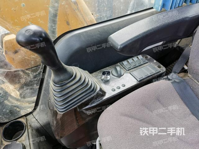 座椅右側(cè)控制臺/鑰匙門/油門/含右手柄（駕駛室部分）