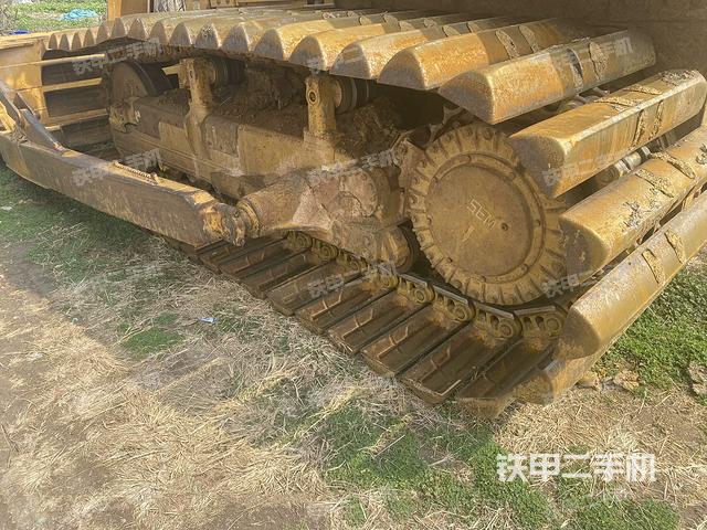 左側履帶全景(推土機底盤及工作裝置) 左側履帶全景(推土機底盤及工作裝置)