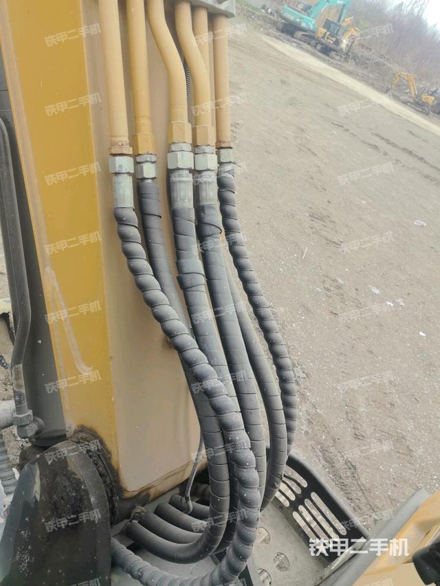 大臂背部俯視（工作和回轉(zhuǎn)裝置）