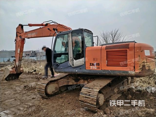 日立ZX210LC-3挖掘机的设备实拍-第2张实拍照片