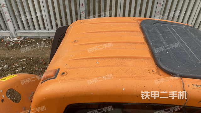 驾驶室顶部（整机外观）