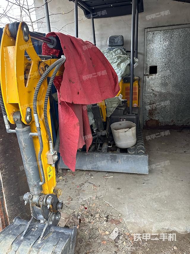 驾驶室顶部（整机外观）