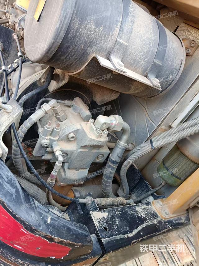 液壓泵艙室正面整體(整機(jī)外觀) 液壓泵艙室正面整體(整機(jī)外觀)