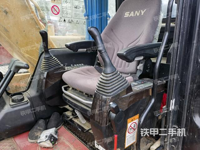 座椅左側(cè)控制臺/音響/含左手柄（駕駛室部分）