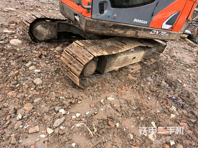 左側(cè)行走馬達蓋板（行走機構(gòu)）