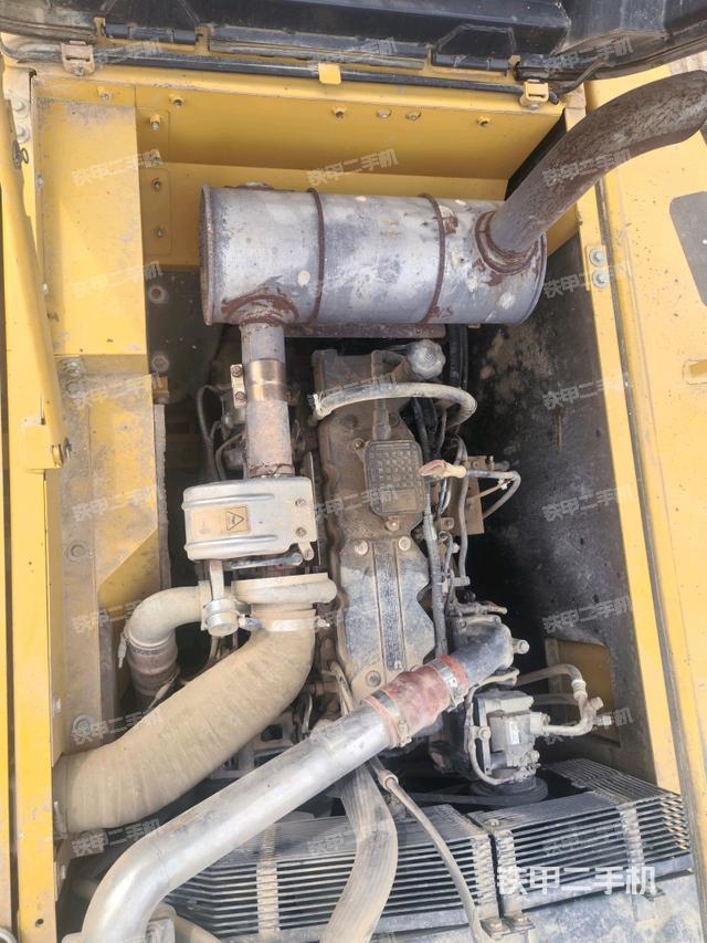 發(fā)動(dòng)機(jī)室（上車部件）