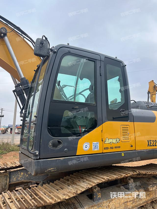 駕駛室整體（整機(jī)外觀）