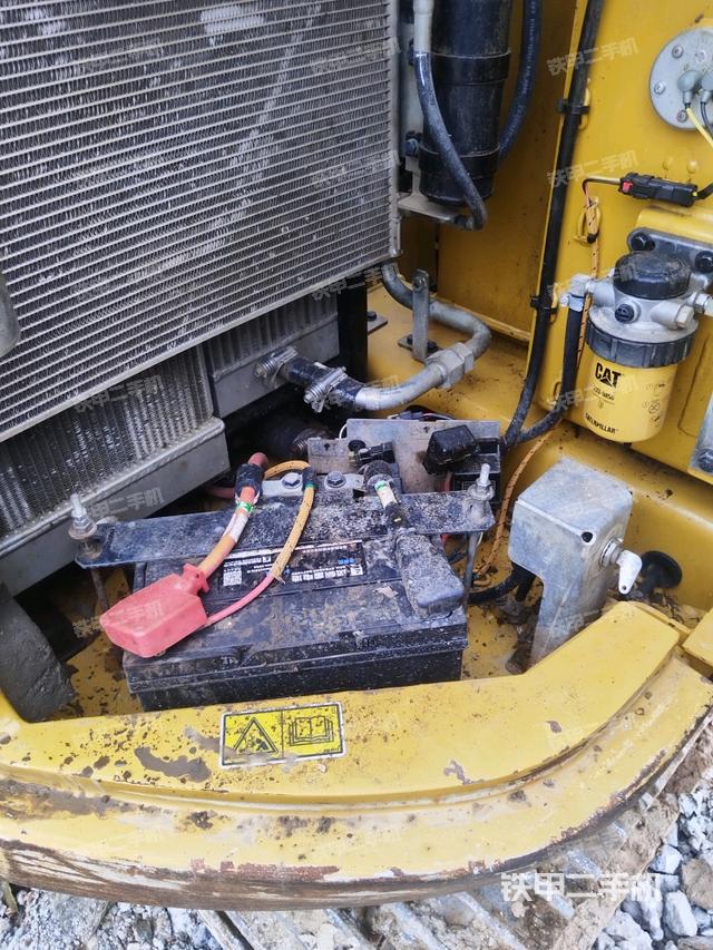 電瓶（大件艙室）