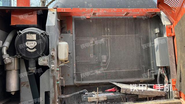 散熱器正面(大件艙室) 散熱器正面(大件艙室)