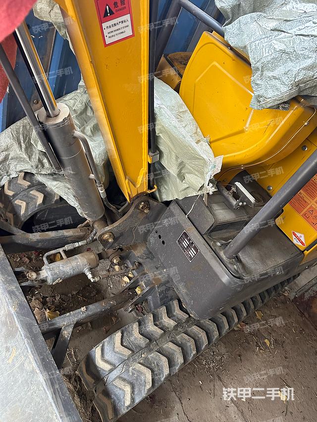 回转马达和主控阀（整机外观）