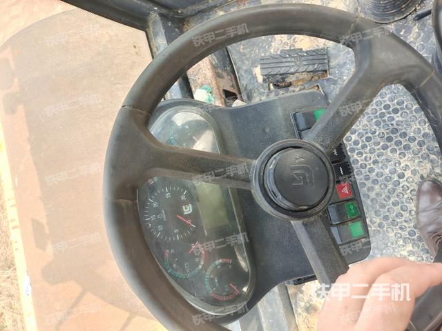 儀表盤全景（壓路機駕駛室）