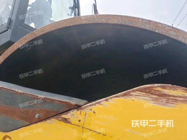 前車架正右側(cè)（壓路機前后車架）