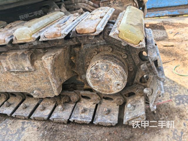 左驅(qū)動輪（行走機(jī)構(gòu)）