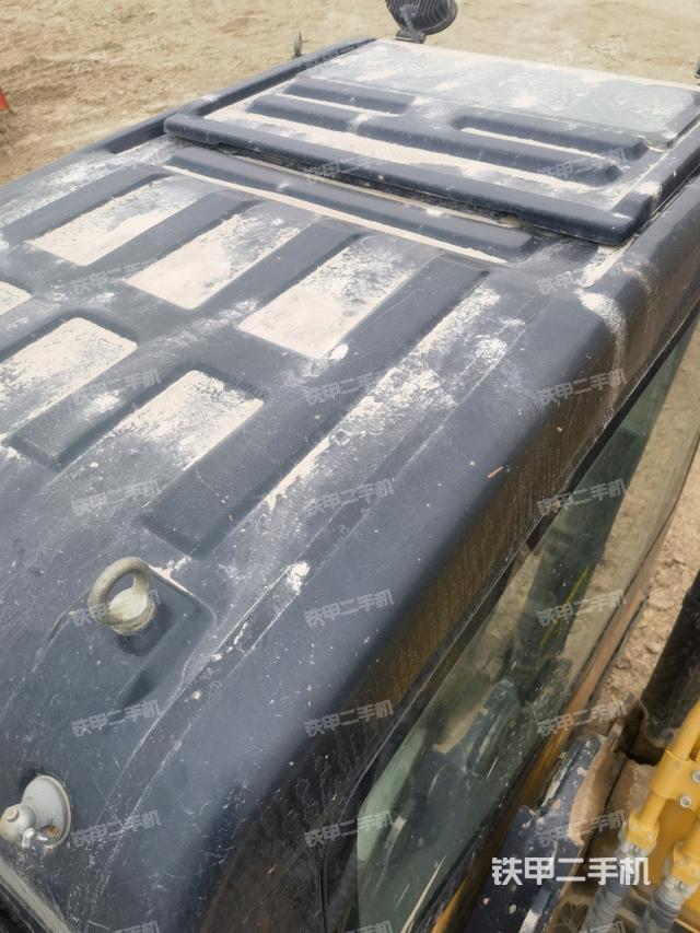 駕駛室頂部（整機外觀）