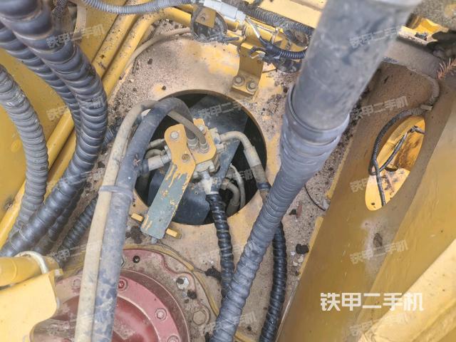 中央回轉(zhuǎn)接頭特寫（上車部件）