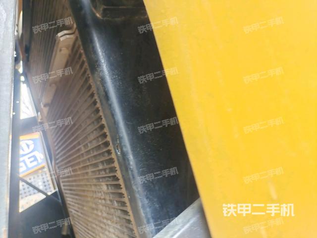 散熱器全景（壓路機發(fā)動機艙）