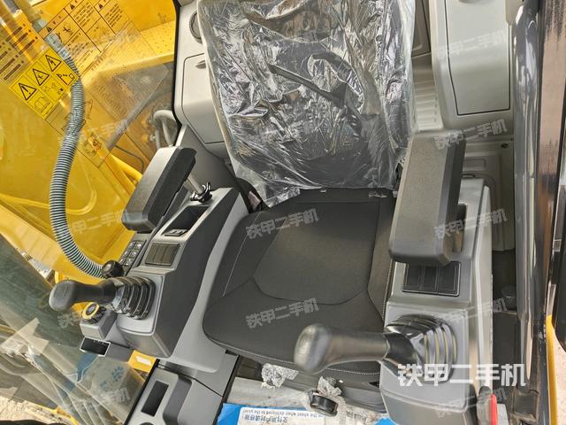 駕駛室整體（整機(jī)外觀）