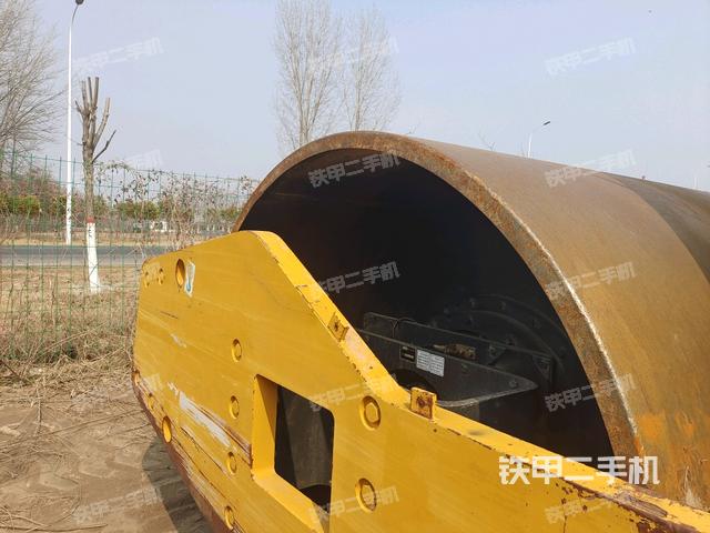 前輪右側(cè)減震塊連接及部件（壓路機前后車架）