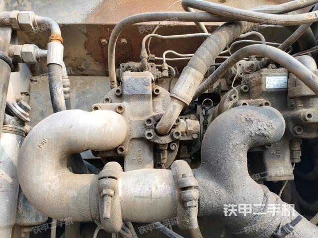 液壓泵艙室正面整體（整機(jī)外觀）