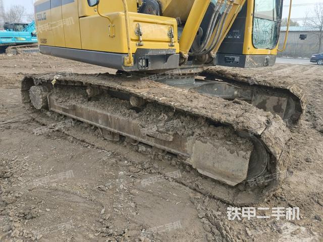 單側(cè)履帶整體(整機(jī)外觀) 單側(cè)履帶整體(整機(jī)外觀)