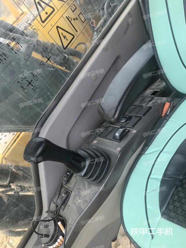 座椅左側(cè)控制臺(tái)/音響/含左手柄（駕駛室部分）