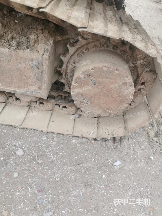 左驅(qū)動輪（行走機構(gòu)）