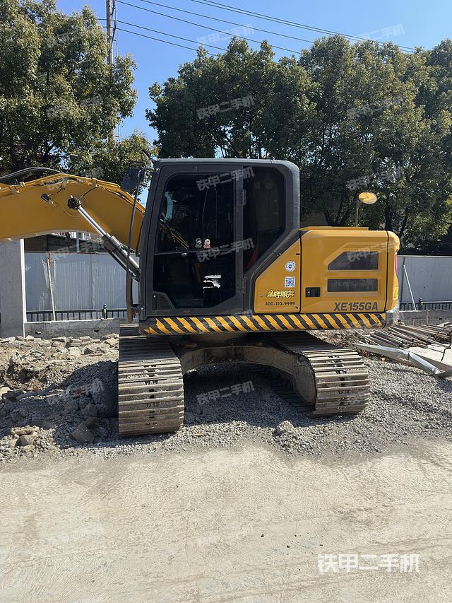 液压泵舱室正面整体（整机外观）