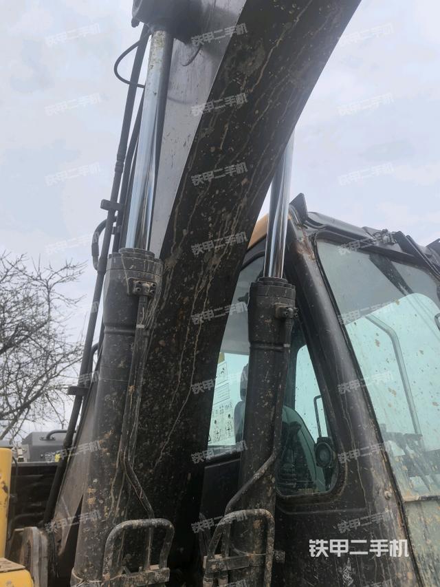 大臂油缸整體?豎拍（工作和回轉(zhuǎn)裝置）