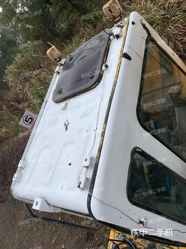 駕駛室頂部（整機外觀）