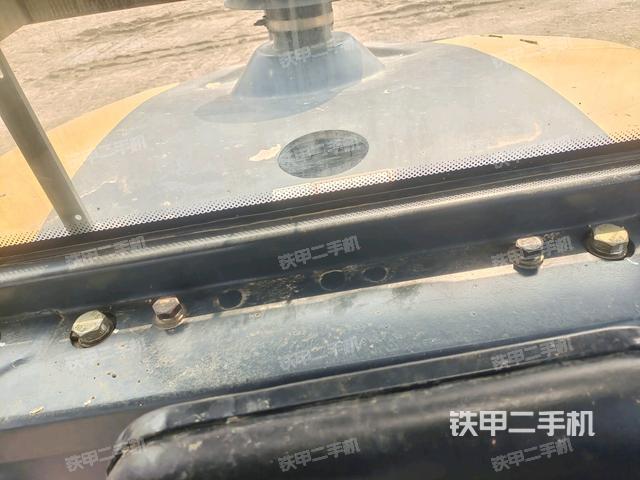 操作臺全景（壓路機駕駛室）