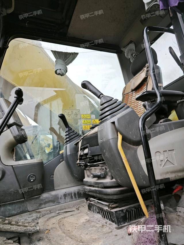 驾驶室顶部（整机外观）