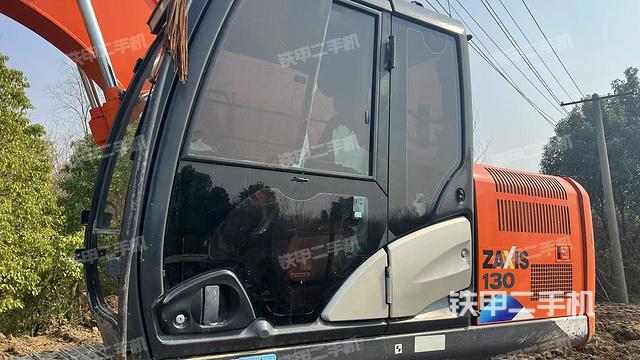 駕駛室左前45度(駕駛室部分) 駕駛室左前45度(駕駛室部分)